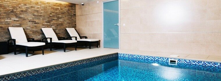 construction piscine interieur
